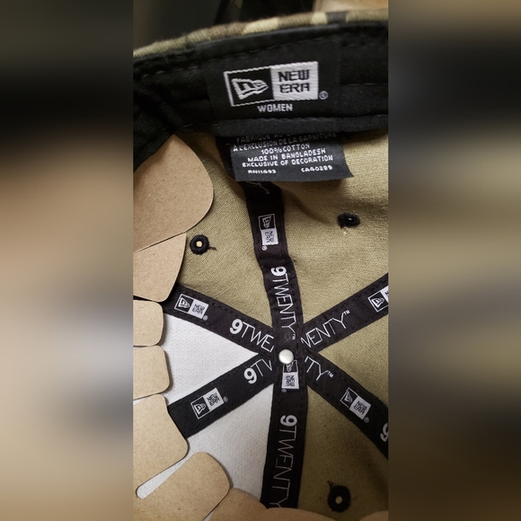 Women's New Era Camo Tampa Bay Buccaneers Core Classic 9TWENTY Adjustable Cap - Picture 6 of 9